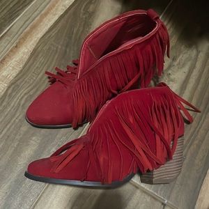 Women’s red western ankle cut out fringe boots 6.5